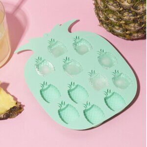 Blush NWT Pineapple Ice Cube Silicone Tray